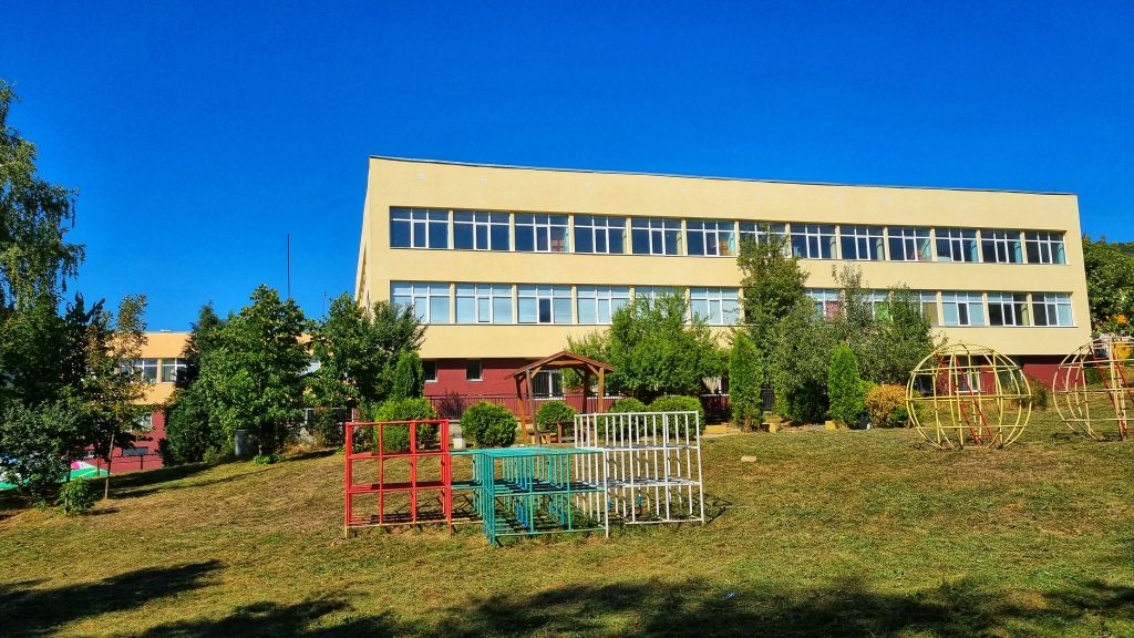 Материална база - 86 ОУ "Св. Климент Охридски" - София, Владая